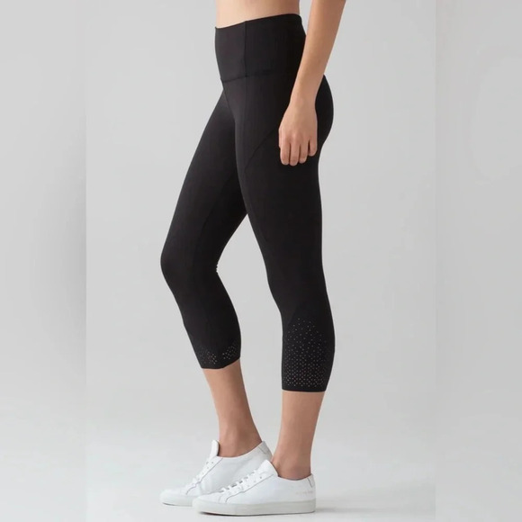 Lululemon Anew Crop (21") Black size 4 - Picture 1 of 6